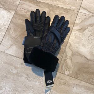 UGG Australia Vinyl Leather Fur Gloves OS